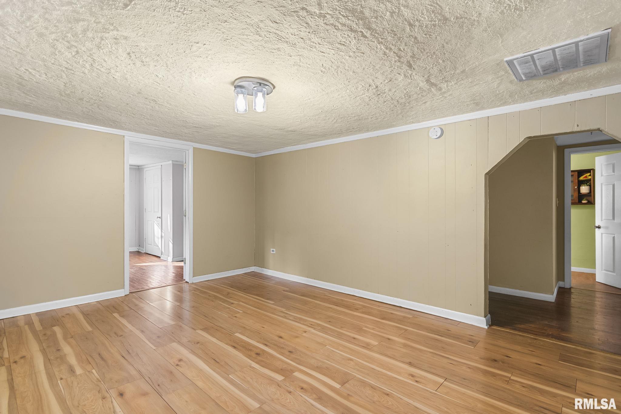 107 3rd Street Pawnee, IL 62558 - Photo 9 of 40