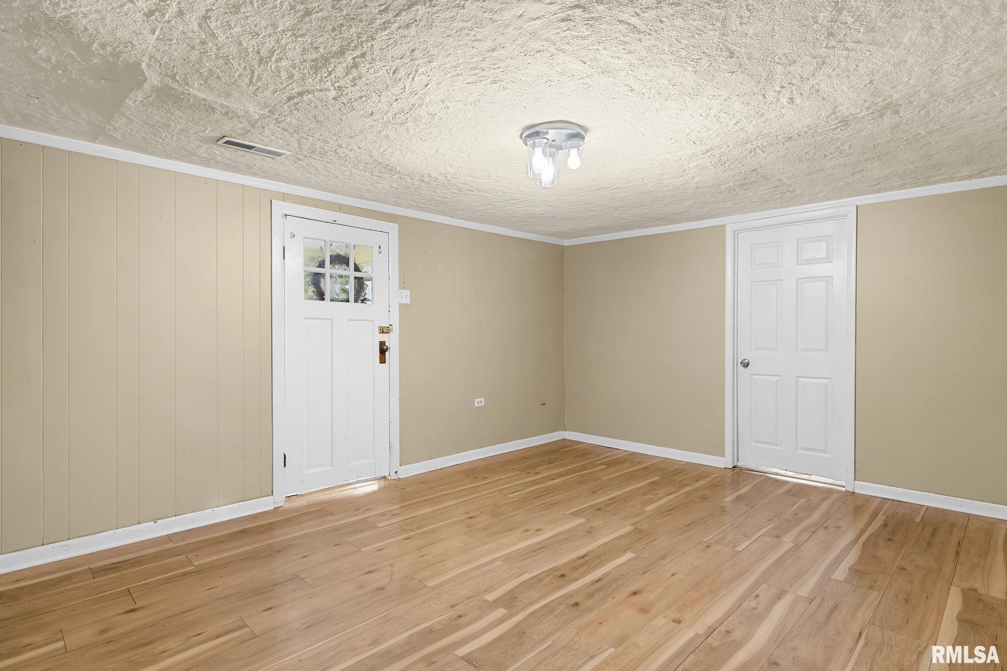 107 3rd Street Pawnee, IL 62558 - Photo 10 of 40