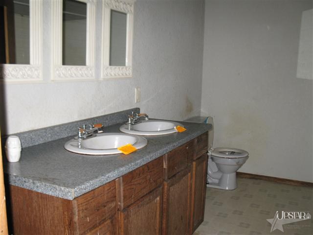 330 Walnut Street Butler, IN 46721 - Photo 12 of 23
