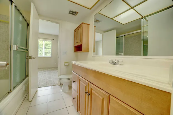 $1,600 | 1117 Lake Terrace, Unit 210, Boynton Beach, FL 33426
