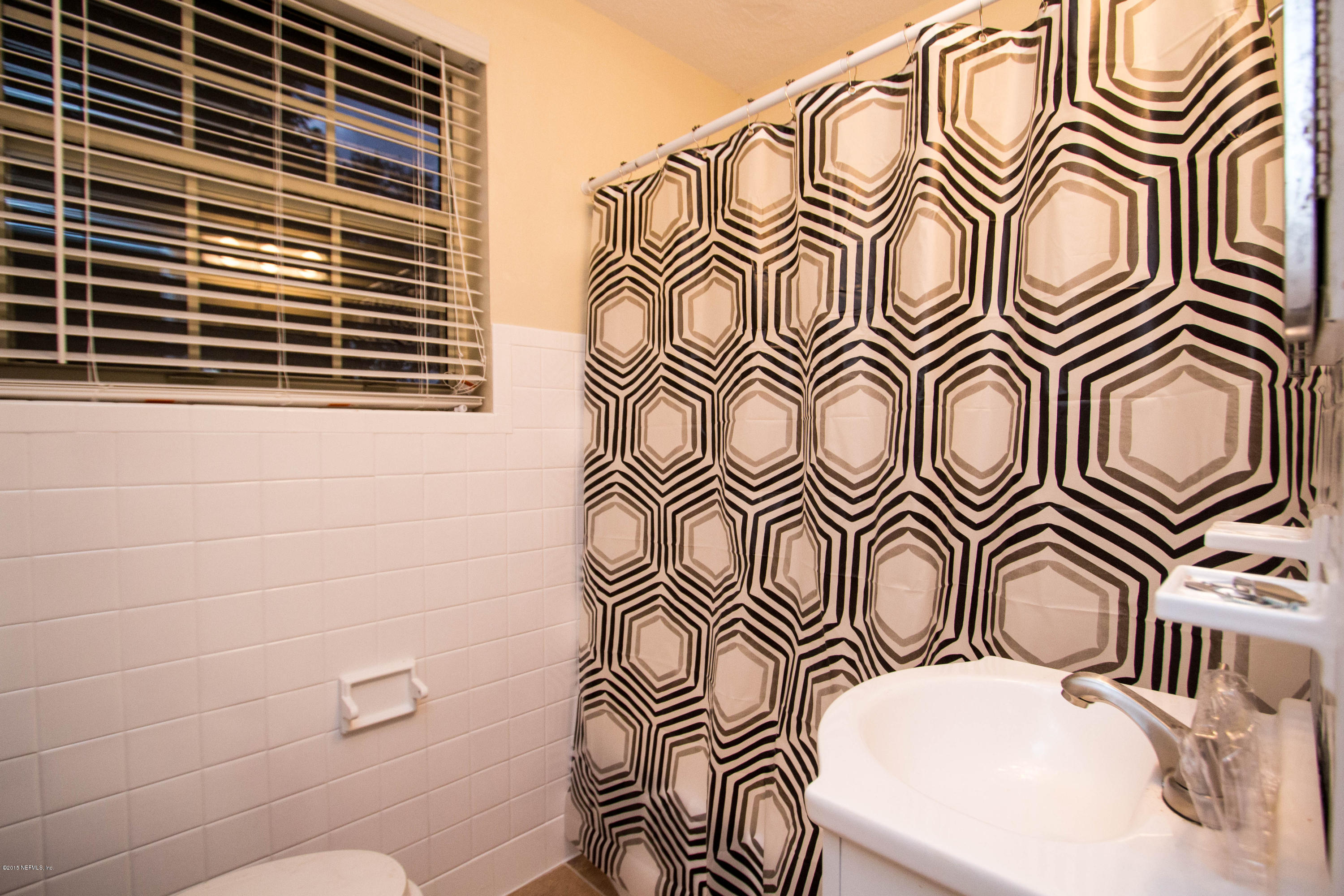 543 Bay Ridge Road Jacksonville, FL 32216 - Photo 17 of 25 2nd Bathroom