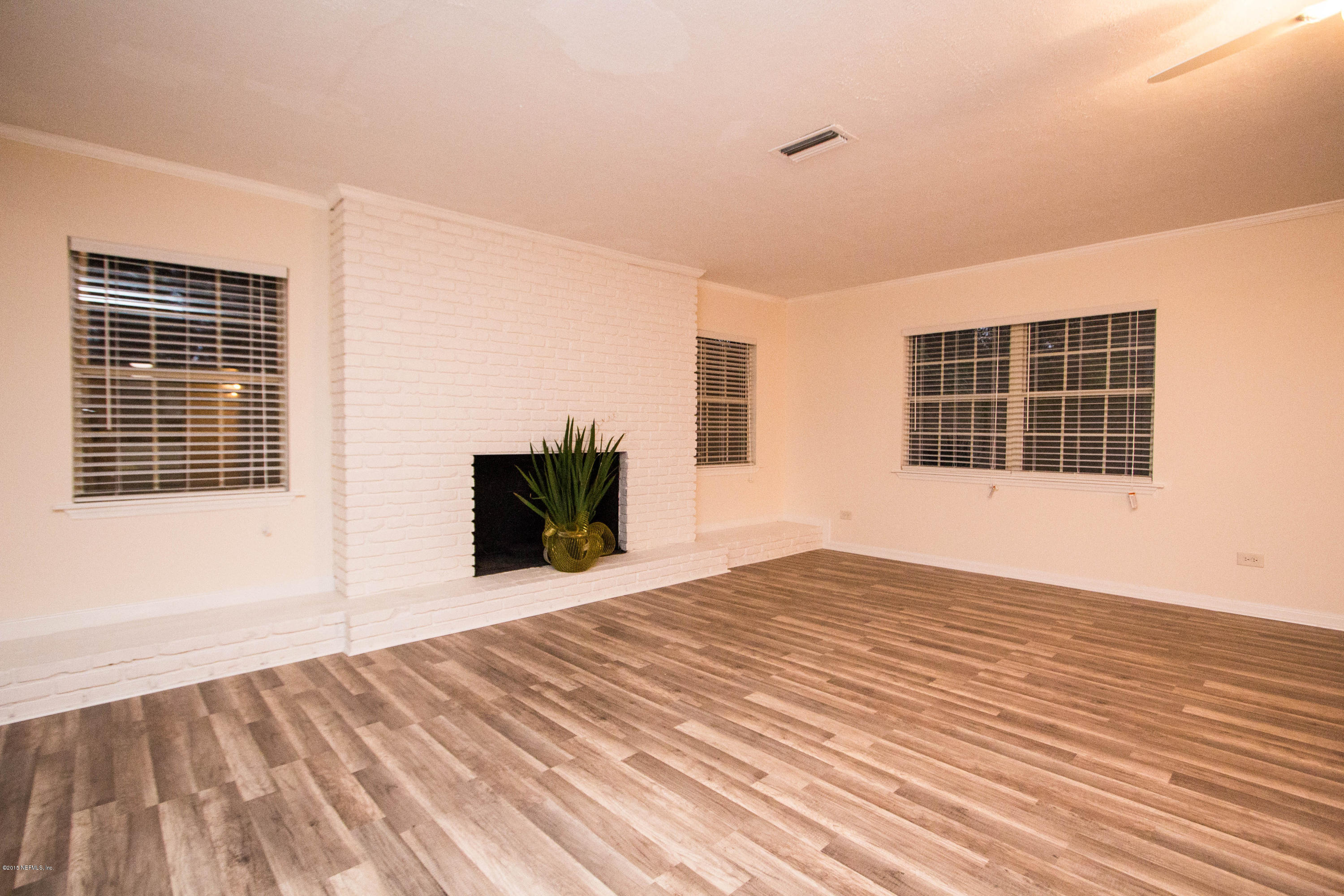 543 Bay Ridge Road Jacksonville, FL 32216 - Photo 10 of 25 Family View 3