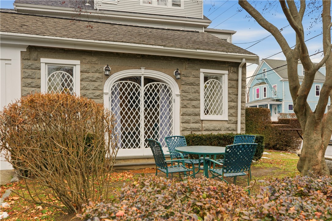 98 Kay Street Newport, RI 02840 - Photo 3 of 22