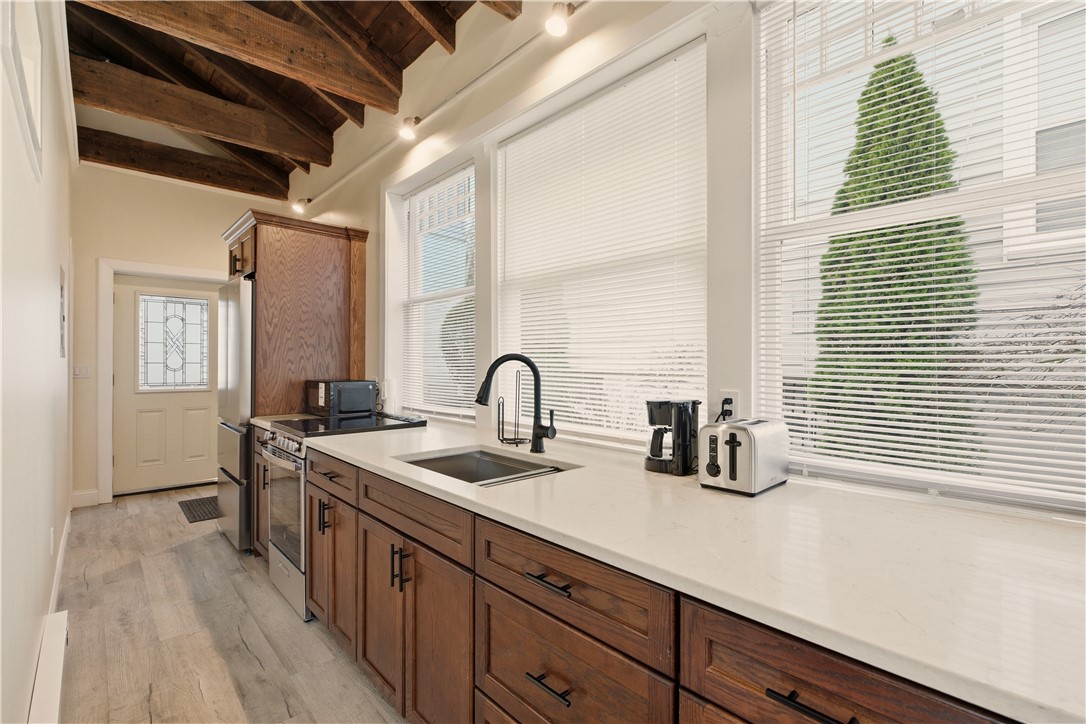 98 Kay Street Newport, RI 02840 - Photo 9 of 22