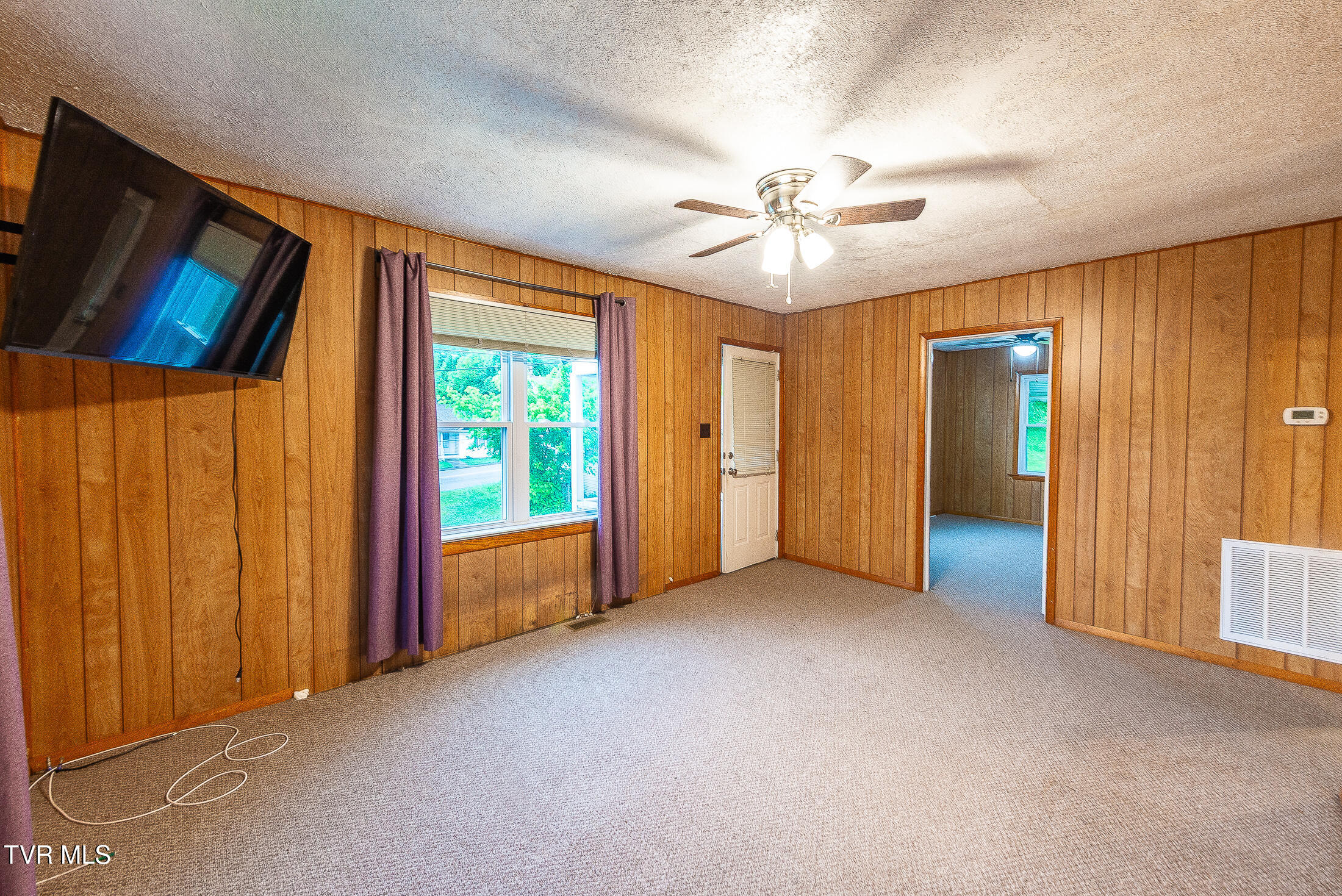 128 Beacon Street Gate City, VA 24251 - Photo 15 of 20 living room
