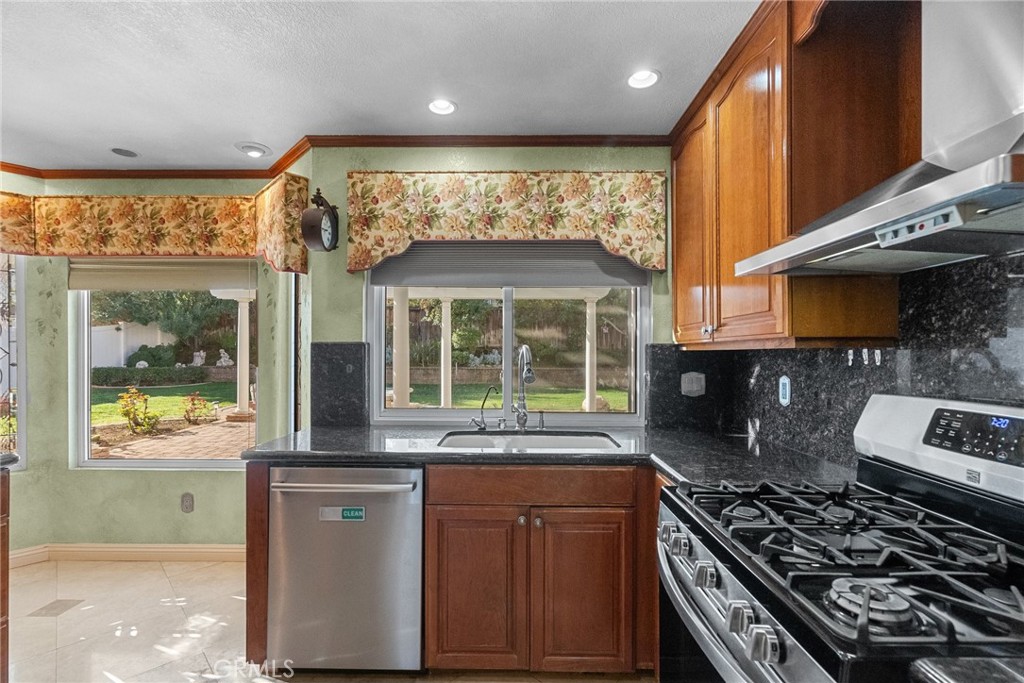 3418 Vicker Way Palmdale, CA 93551 - Photo 20 of 41