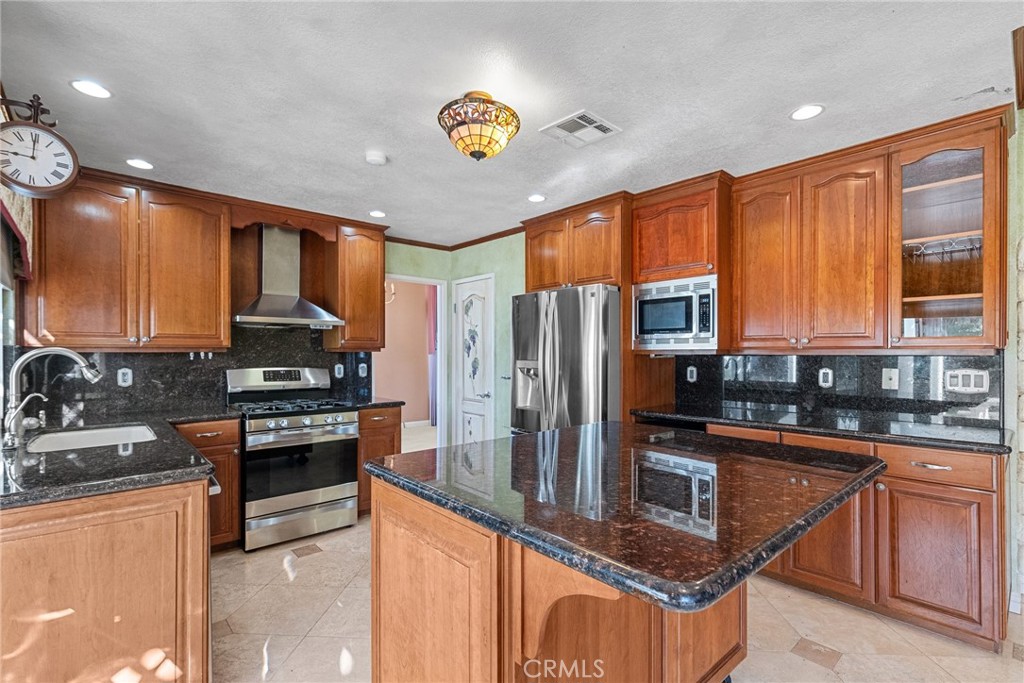 3418 Vicker Way Palmdale, CA 93551 - Photo 3 of 41