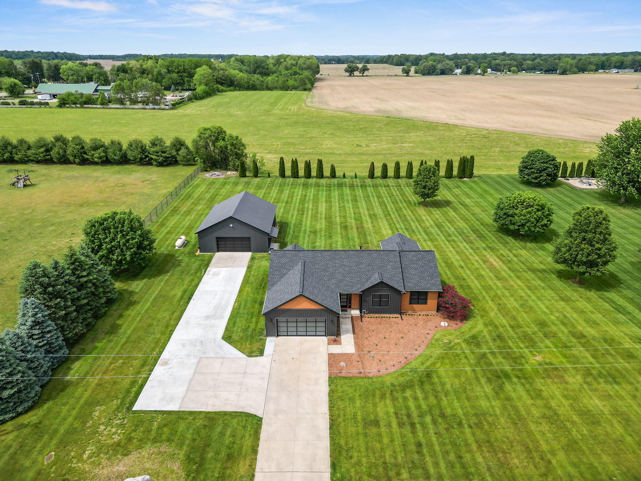 20872 State Line Road Edwardsburg, MI 49112 - Photo 43 of 46 45-web-or-mls-37-web-or-mls-DJI_0159