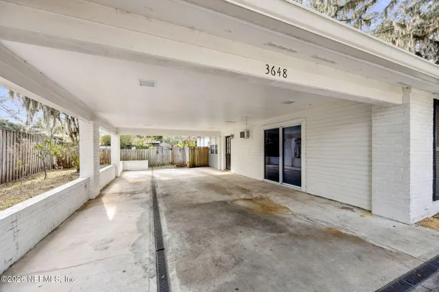 a view of empty room with large window