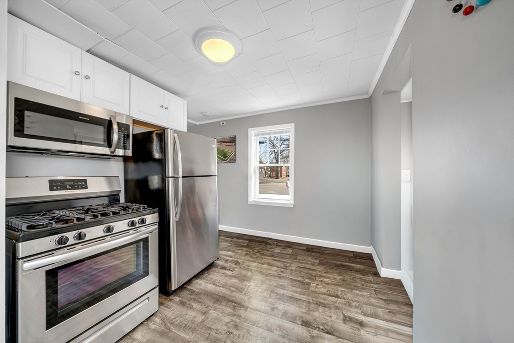 147 High Street Danvers, MA 01923 - Photo 8 of 42