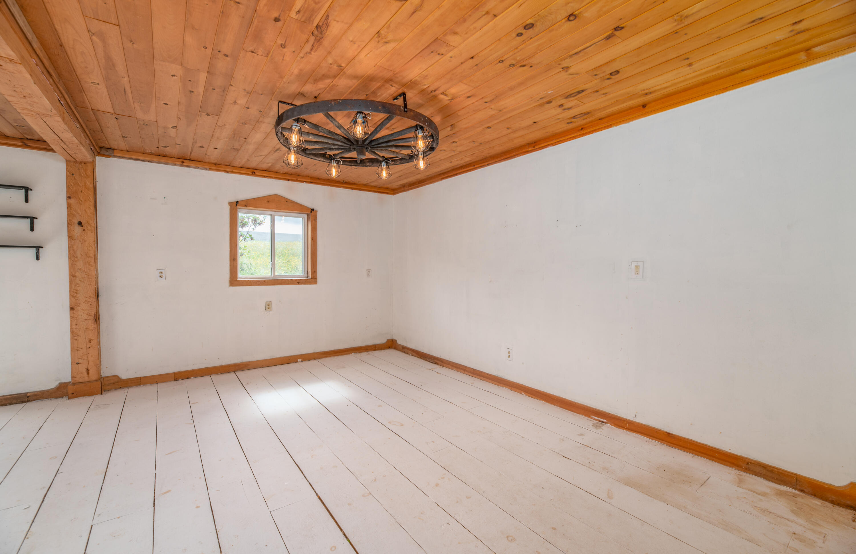 945 East Thorndike Road Thorndike, ME 04986 - Photo 20 of 44 Interior1