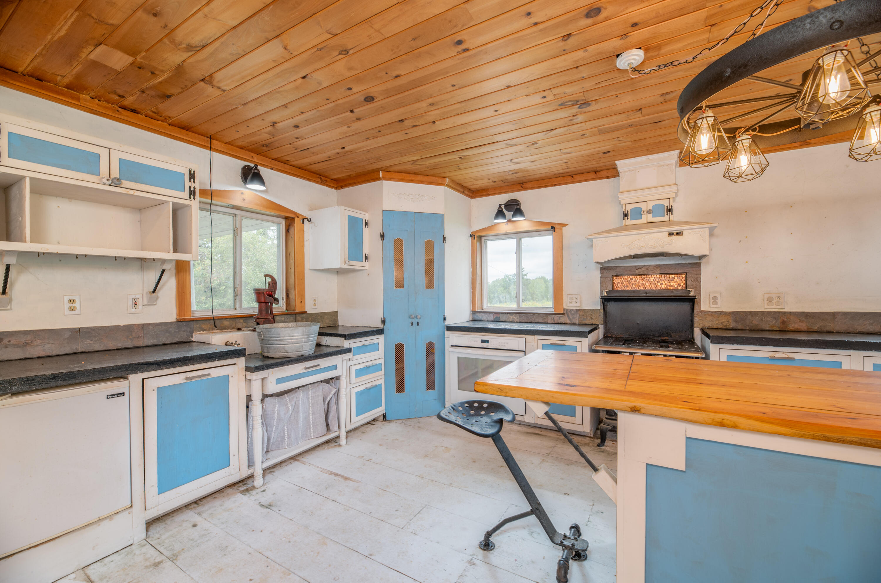 945 East Thorndike Road Thorndike, ME 04986 - Photo 24 of 44 Interior7