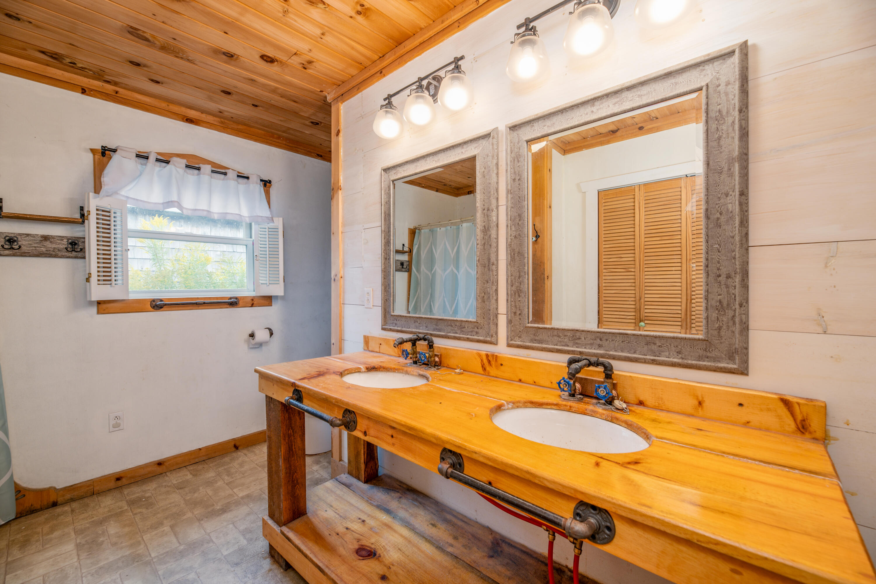 945 East Thorndike Road Thorndike, ME 04986 - Photo 27 of 44 Interior12