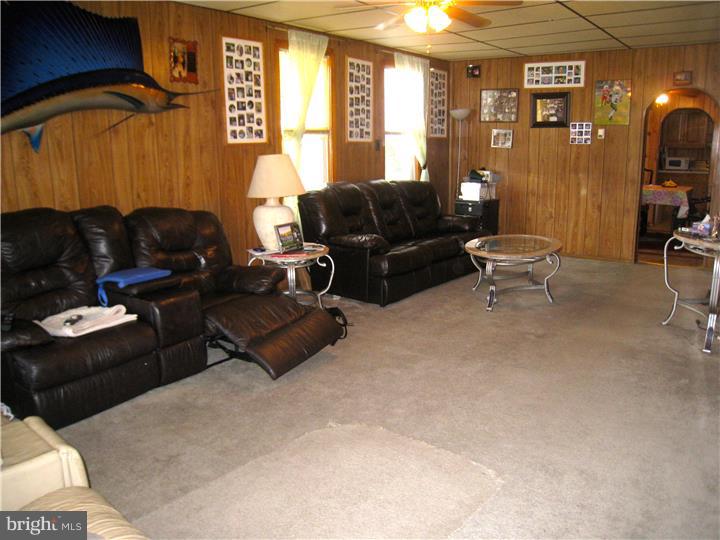 409 Delaware Avenue Riverside, NJ 08075 - Photo 4 of 13 Living Room