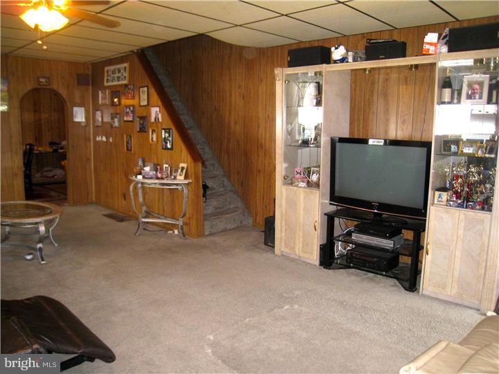 409 Delaware Avenue Riverside, NJ 08075 - Photo 5 of 13 Living Room