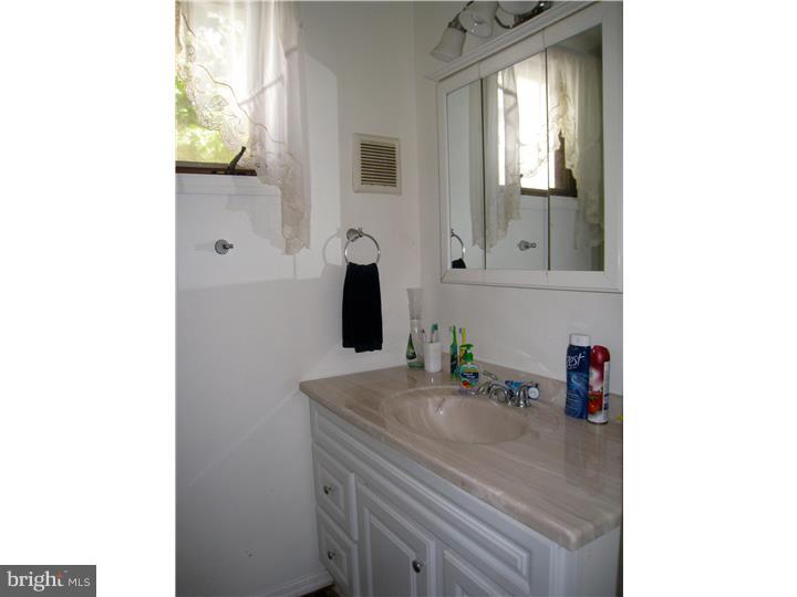 409 Delaware Avenue Riverside, NJ 08075 - Photo 8 of 13 Bathroom