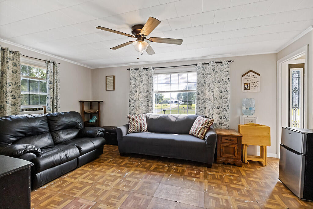 183 Annabessacook Road Monmouth, ME 04265 - Photo 12 of 58 Living Room