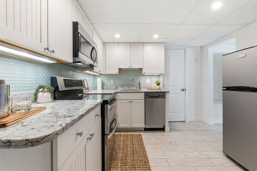 6 Mt Locust Place, Unit 2 Gloucester, MA 01930 - Photo 13 of 39