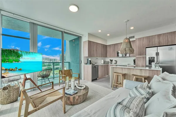 $940,000 | Design District, Miami, FL 33137