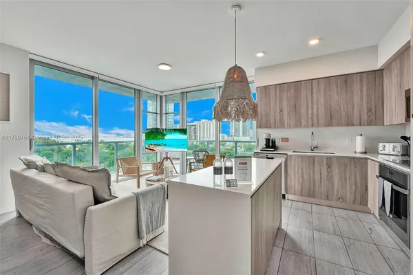 $940,000 | Design District, Miami, FL 33137