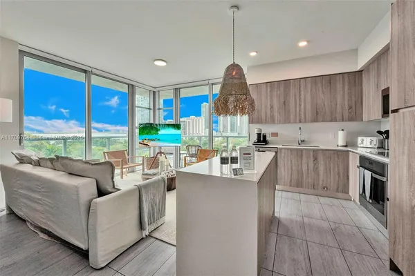 $940,000 | Design District, Miami, FL 33137