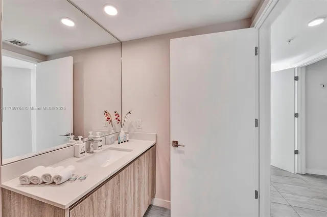 $990,000 | Design District, Miami, FL 33137