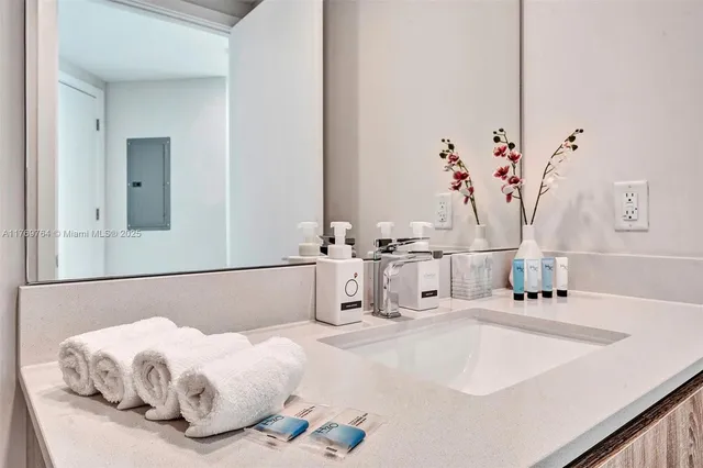 $990,000 | Design District, Miami, FL 33137