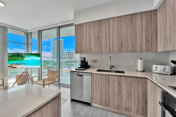 $940,000 | Design District, Miami, FL 33137