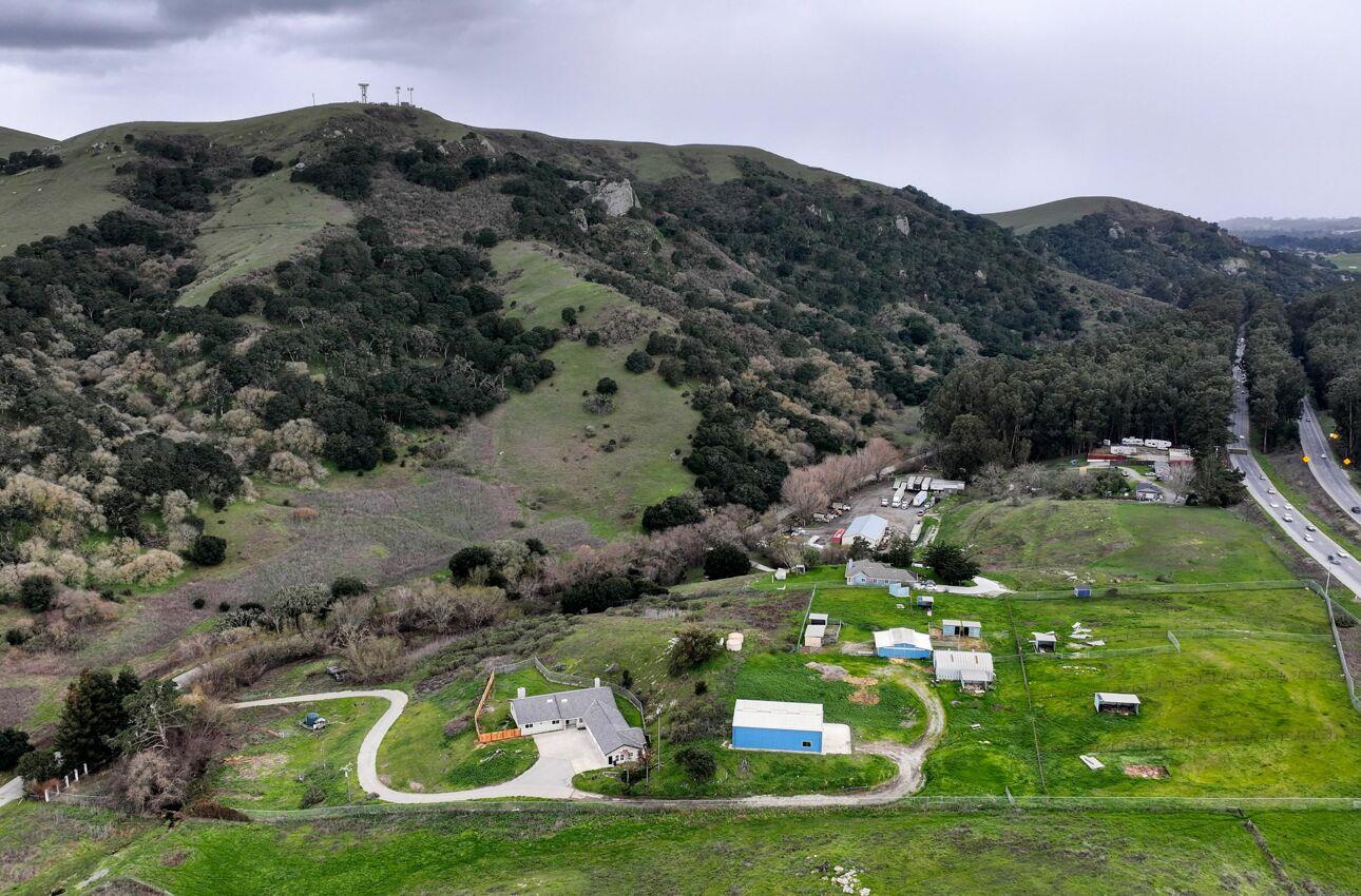 1580 Rocks Road San Juan Bautista, CA 95045 - Photo 2 of 68 Gallery Image 2