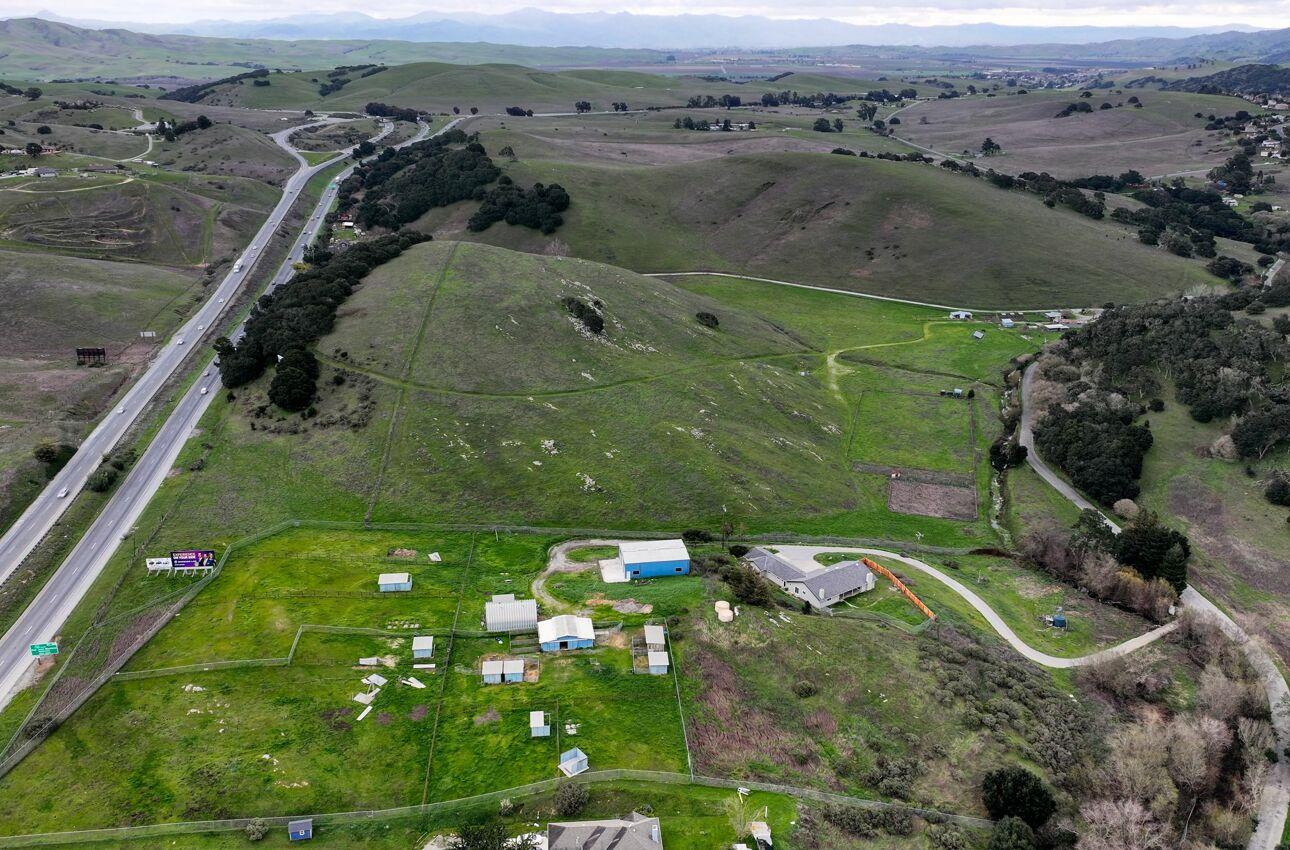 1580 Rocks Road San Juan Bautista, CA 95045 - Photo 4 of 68 Gallery Image 4
