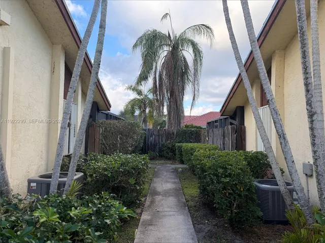 $2,700 | 13680 Yarmouth Court, Unit C, Wellington, FL 33414