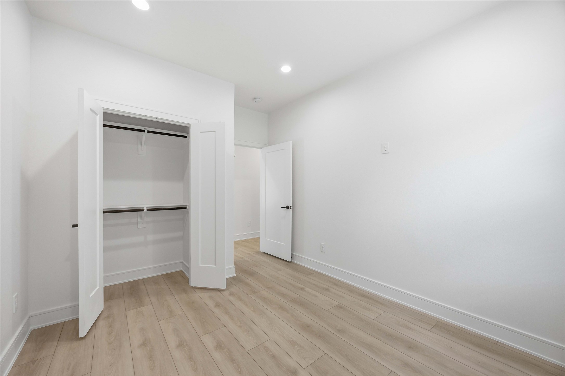 8019 Grandview Street, Unit B Houston, TX 77051 - Photo 21 of 30 a view of an empty room with closet area