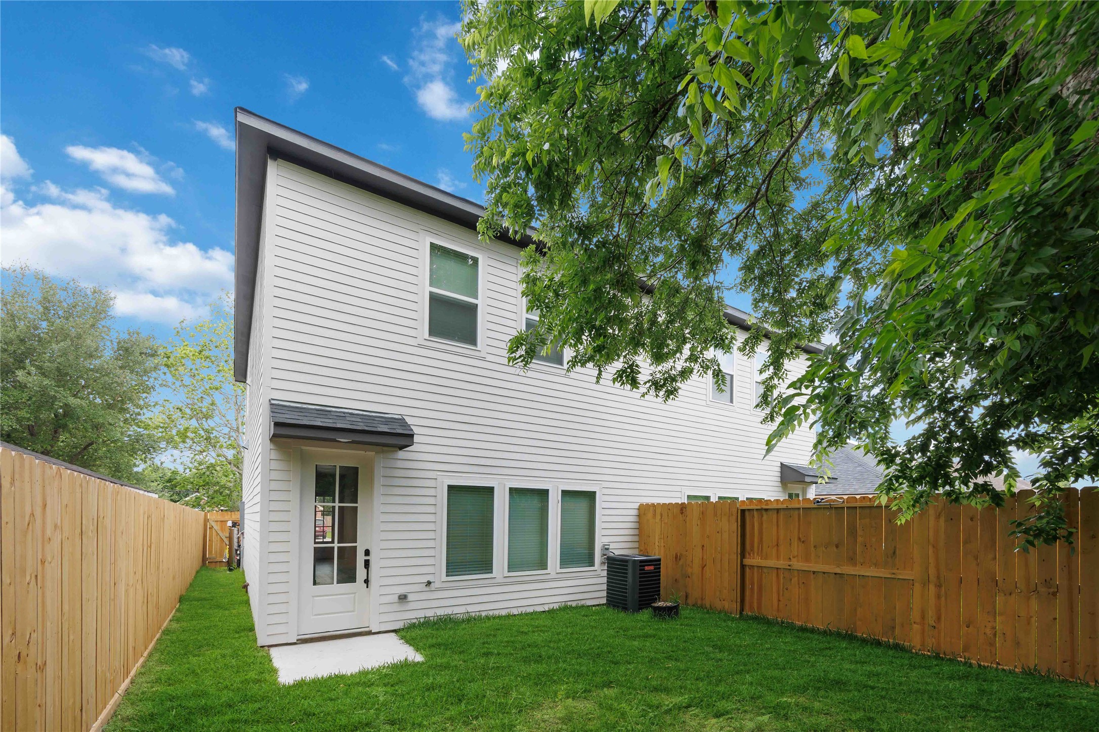 8019 Grandview Street, Unit B Houston, TX 77051 - Photo 29 of 30 a view of a house with backyard