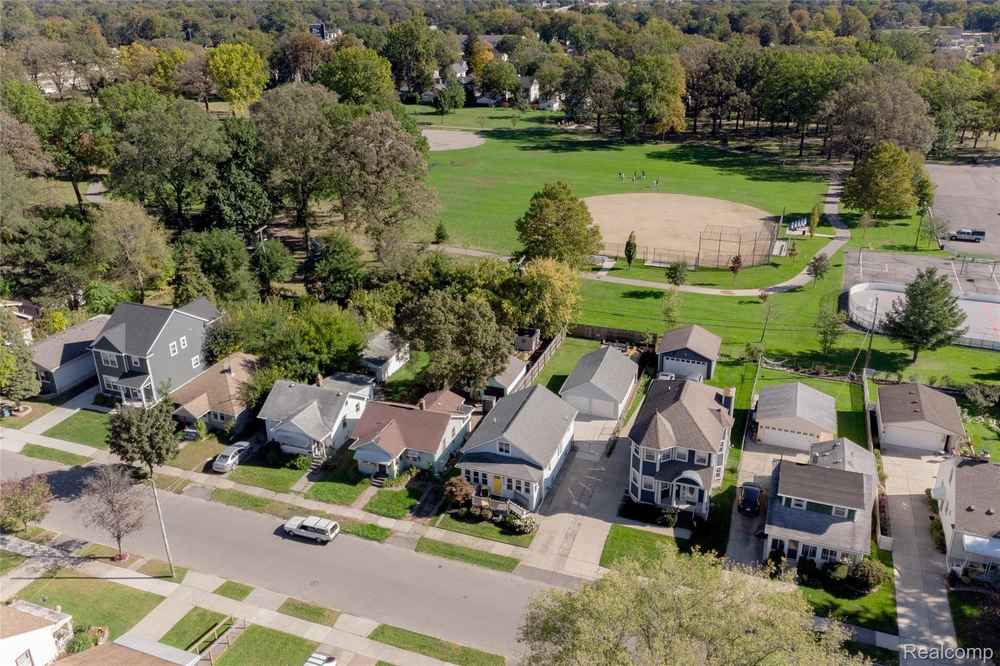 3140 Inman Street Ferndale, MI 48220 - Photo 8 of 51 3140Inman-144.jpg