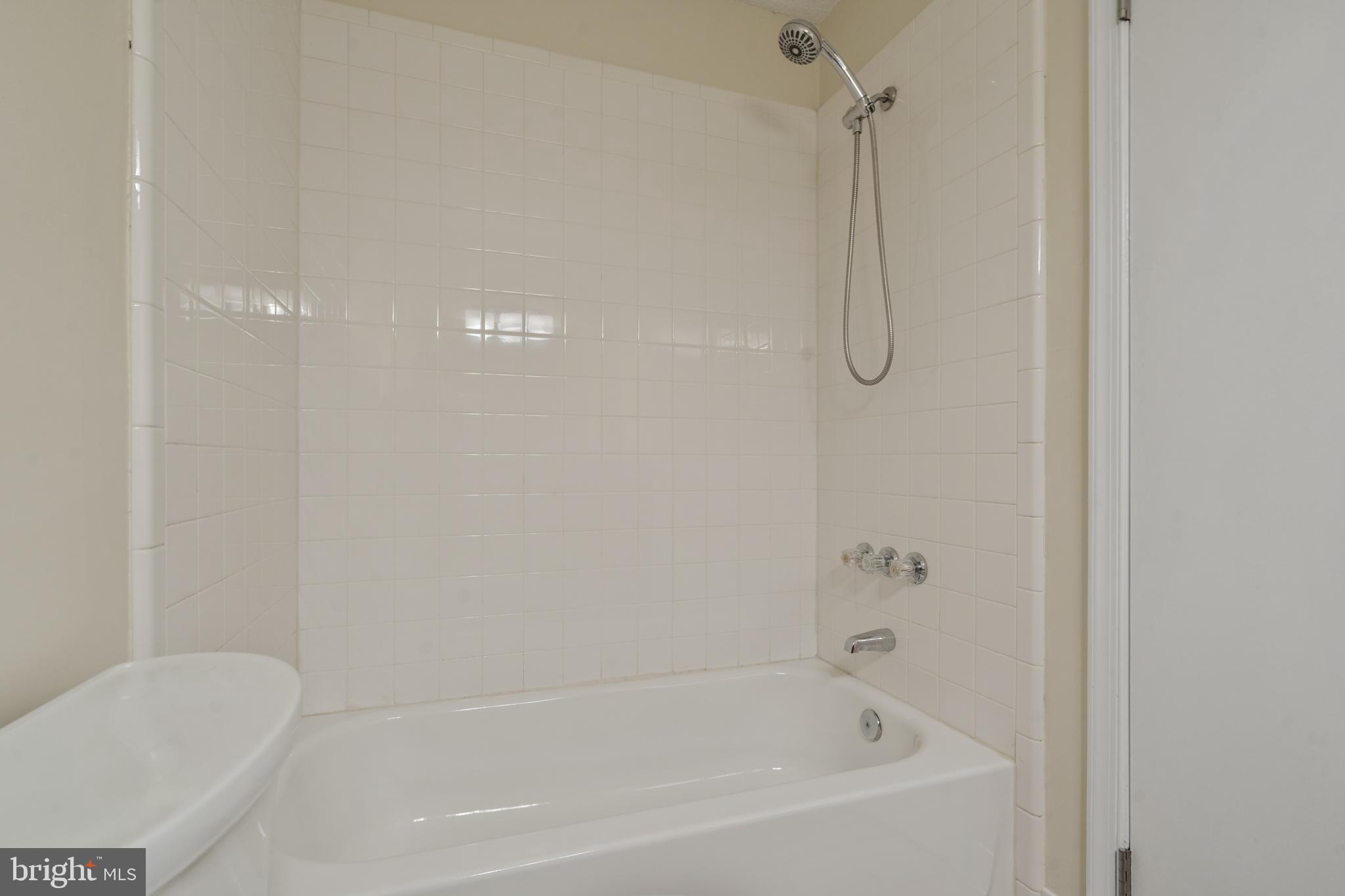 2303 Hunter's Run Drive, Unit 2303 Reston, VA 20191 - Photo 34 of 38 Full Bath