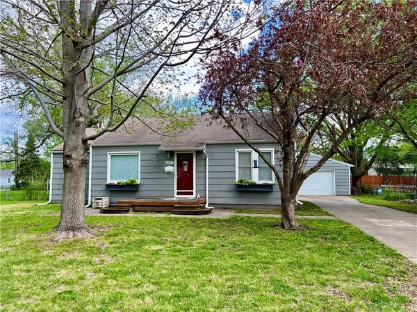 $350,000 | 8207 Hemlock Street, Overland Park, KS 66204