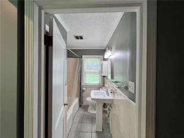$350,000 | 8207 Hemlock Street, Overland Park, KS 66204
