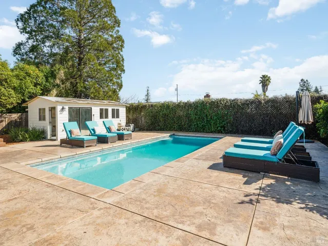 $1,299,999 | 528 Sanns Lane, Healdsburg, CA 95448