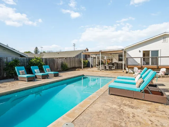 $1,299,999 | 528 Sanns Lane, Healdsburg, CA 95448