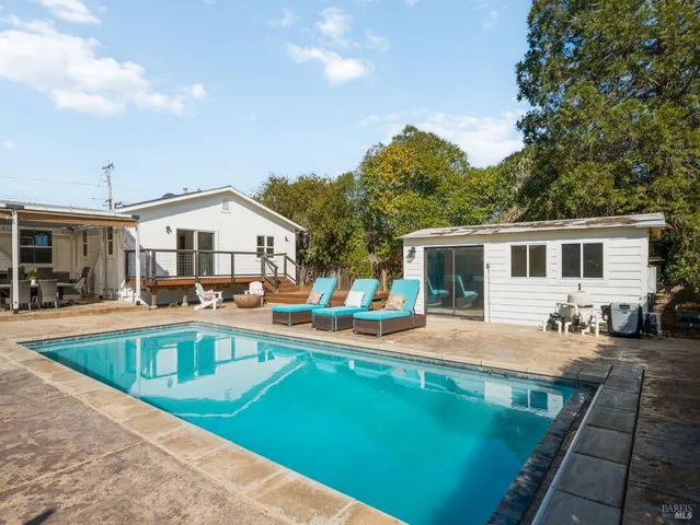 $1,299,999 | 528 Sanns Lane, Healdsburg, CA 95448