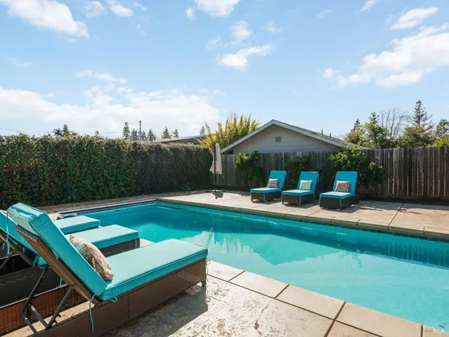 $1,299,999 | 528 Sanns Lane, Healdsburg, CA 95448