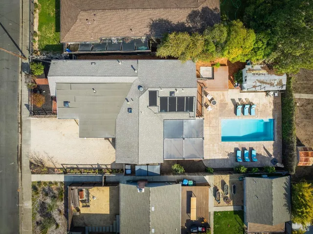 $1,299,999 | 528 Sanns Lane, Healdsburg, CA 95448