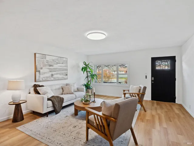 $1,299,999 | 528 Sanns Lane, Healdsburg, CA 95448