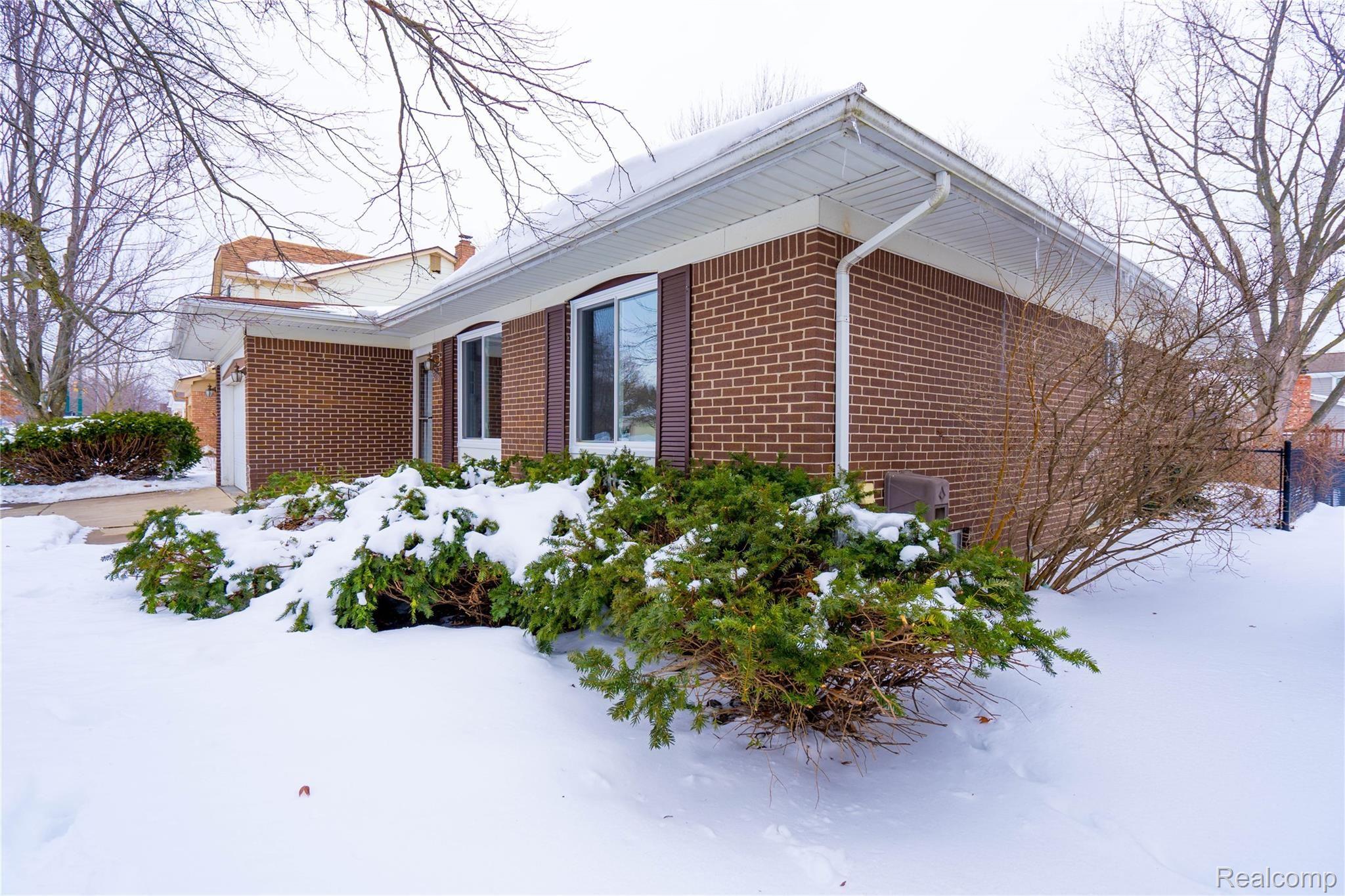 42278 Hanford Road Canton, MI 48187 - Photo 5 of 79 DSC09771.jpg