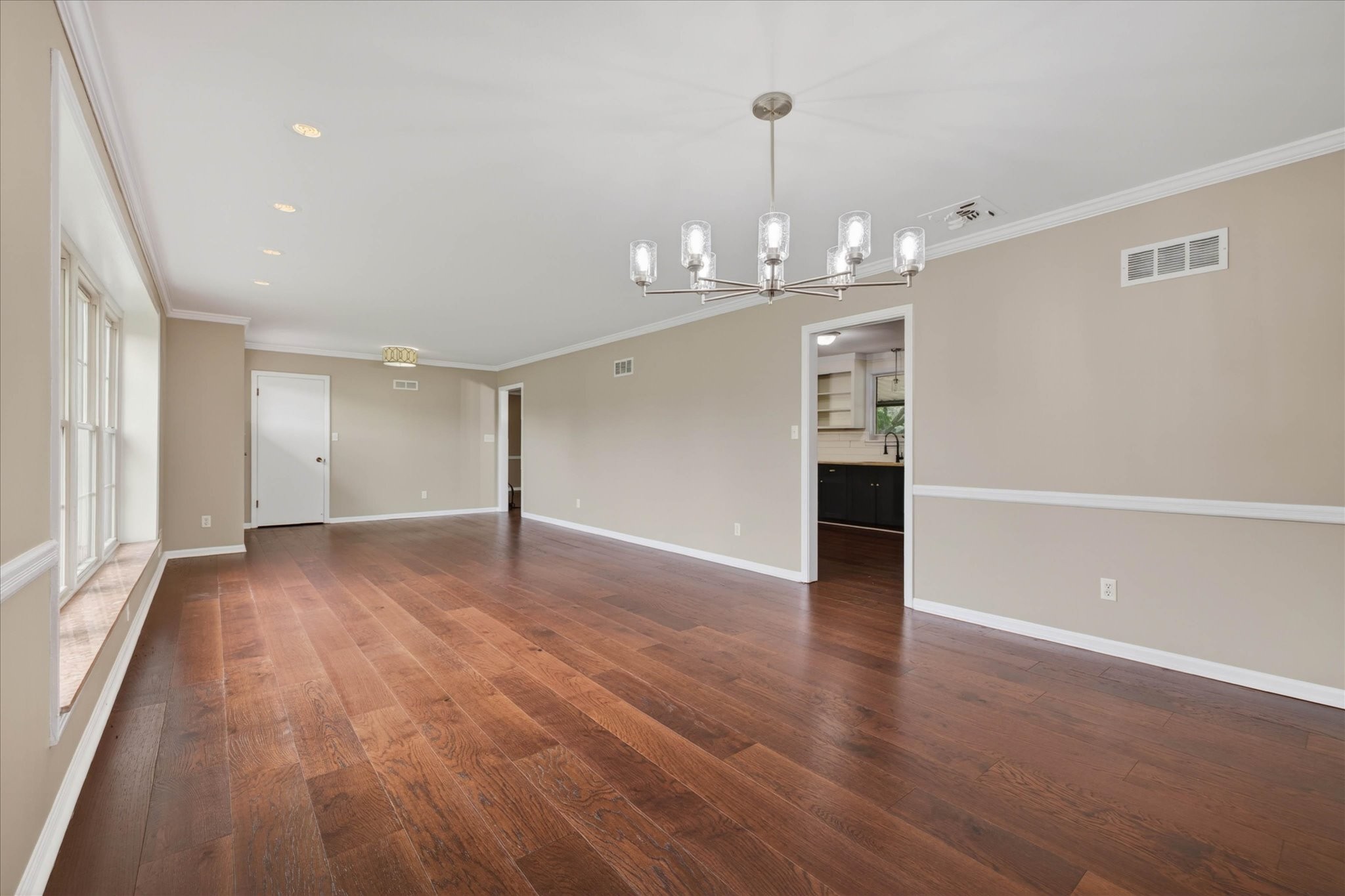 306 Locust Road Clarksville, TN 37043 - Photo 8 of 39