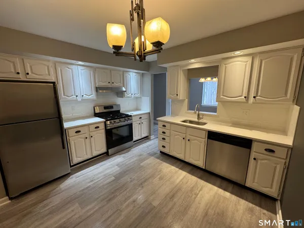 $389,000 | 208 Windgate Circle, Unit B, Monroe, CT 06468