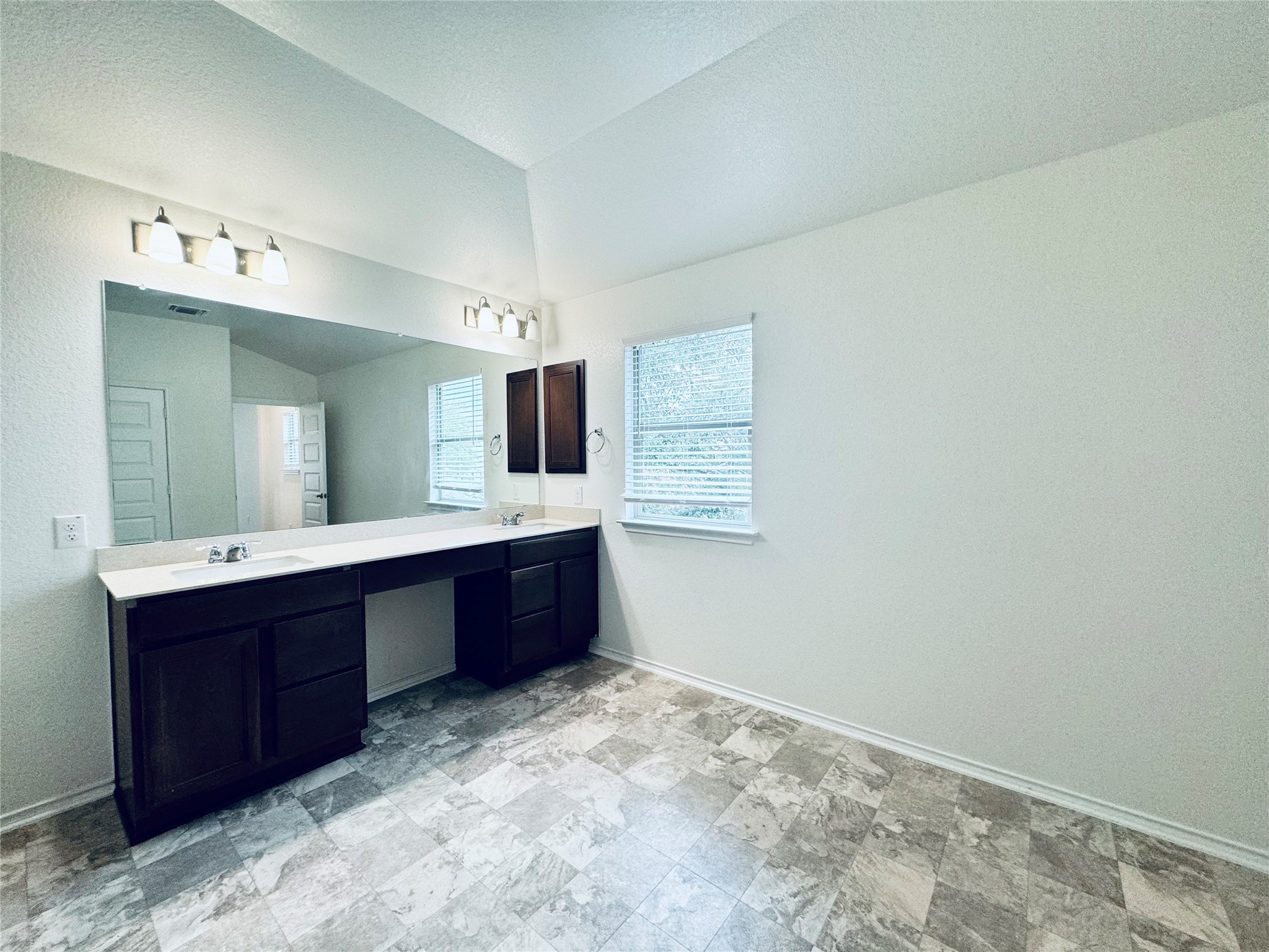 709 Jud Allen Way Leander, TX 78641 - Photo 22 of 29 Primary Bathroom