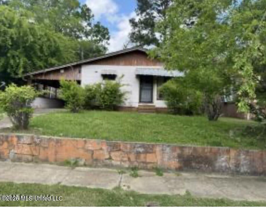 910 Summit Street McComb, MS 39648 - Photo 1 of 8 IMG_3027