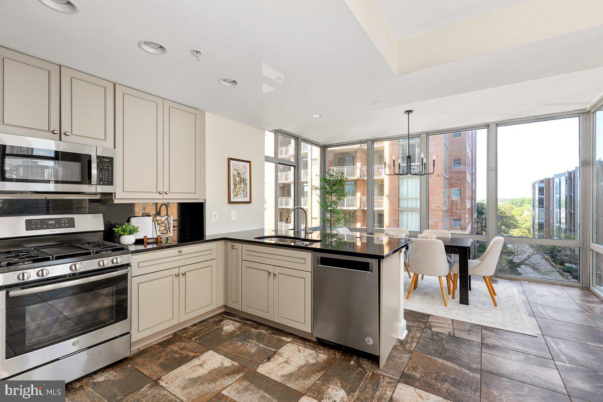 11990 Market Street, Unit 417 Reston, VA 20190 - Photo 9 of 43 Gallery Image 9
