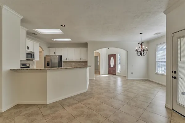 $2,500 | 98 North Country Gate Circle, The Woodlands, TX 77384